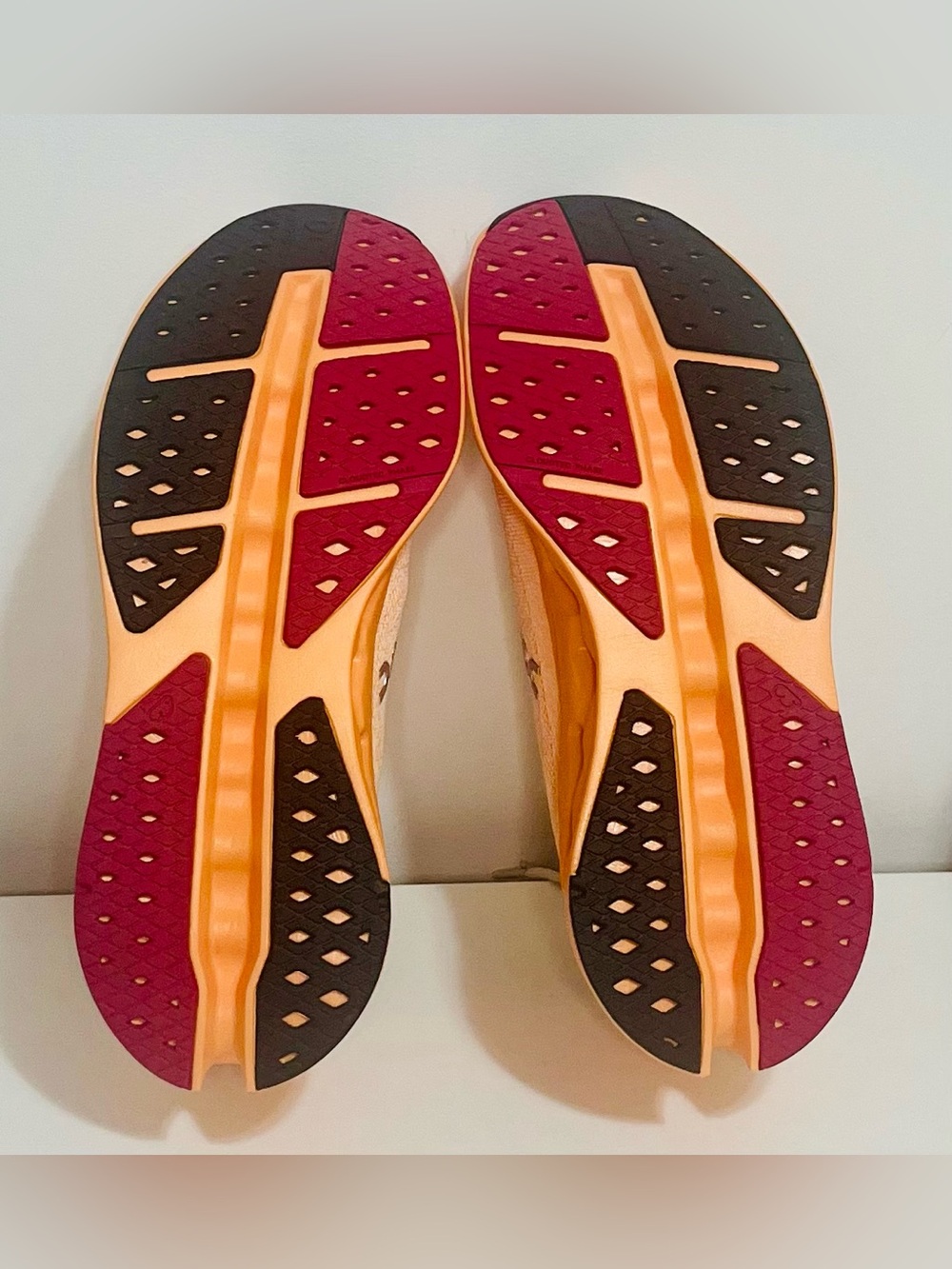 On Running Cloudsurfer Running Shoes in Tan/Peach/Orange Men’s - Picture 7 of 7